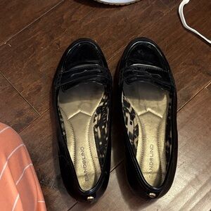 Bandolino Women's Glossy Black Flats